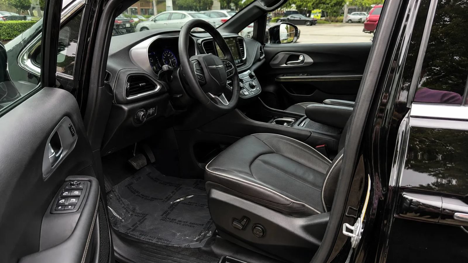 Used 2026 Chrysler Pacifica Limited FWD image 15