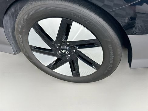 Used 2024 Hyundai Ioniq 6 SE RWD image 11