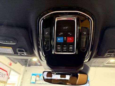 Used 2021 Jeep Grand Cherokee L Summit w/ Luxury Tech Group V AWD/4WD image 18