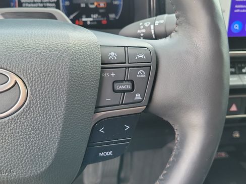 Used 2025 Toyota Camry XLE AWD/4WD image 23