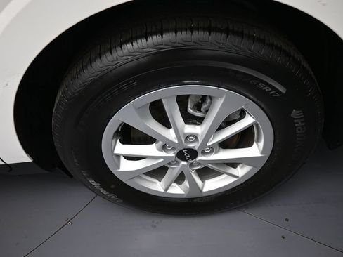 Certified 2024 Kia Carnival LX FWD image 15