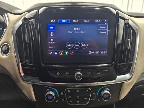 Used 2022 Chevrolet Traverse LT image 49