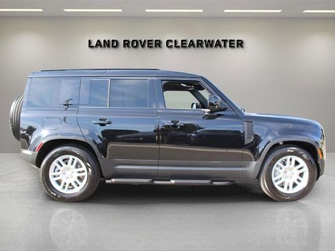 Used 2025 Land Rover Defender 110 S image 5