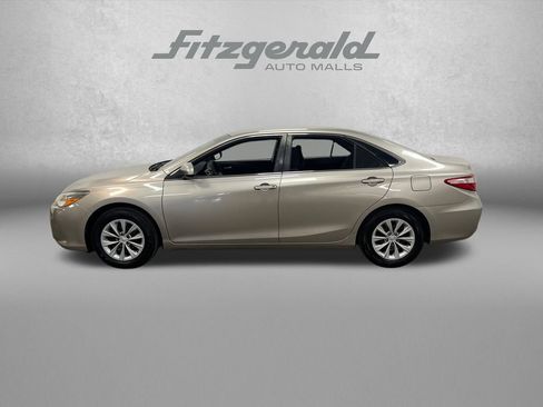 Used 2016 Toyota Camry LE FWD image 2