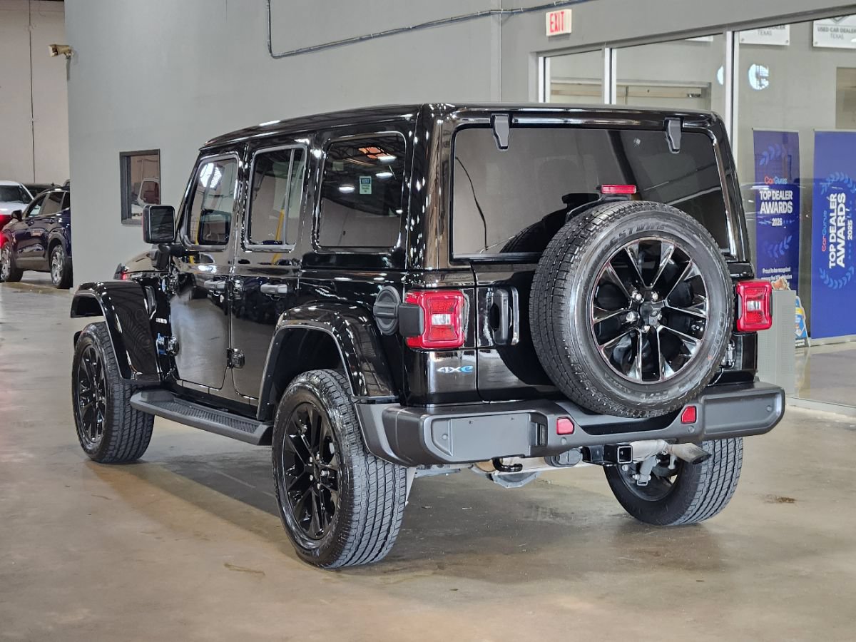 Used 2021 Jeep Wrangler Unlimited Sahara w/ Cold Weather Group AWD/4WD image 10