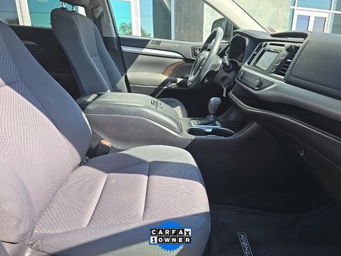 Used 2018 Toyota Highlander LE image 31