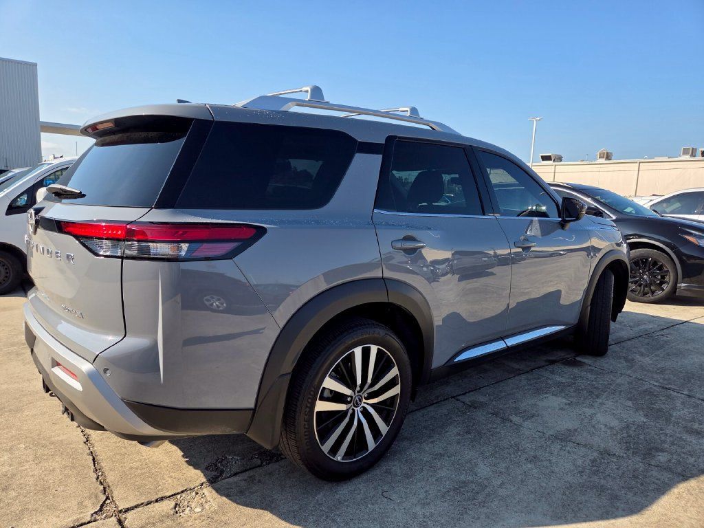 Used 2025 Nissan Pathfinder Platinum w/ Cargo Package FWD image 4