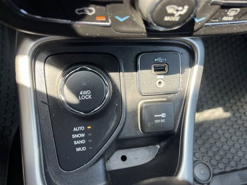 Used 2020 Jeep Compass Latitude w/ Cold Weather Group image 25