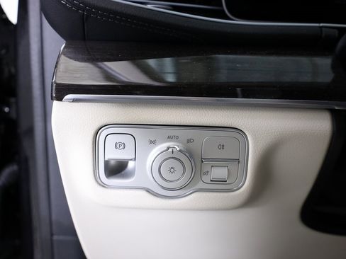 Used 2025 Mercedes-Benz GLS 450 4MATIC image 11