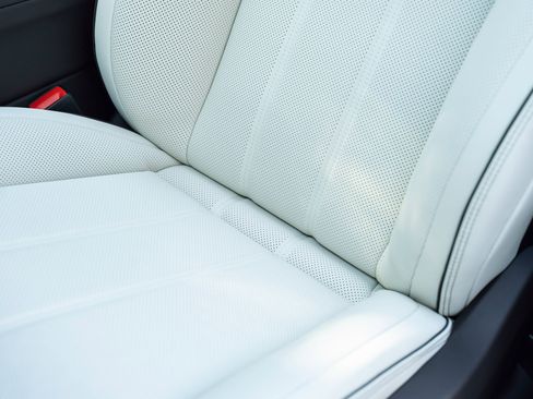 Certified 2025 Bentley Bentayga image 25