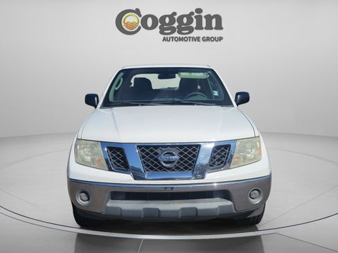 Used 2011 Nissan Frontier SV image 9