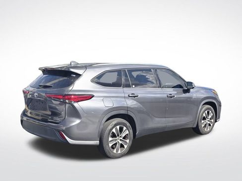 Used 2020 Toyota Highlander XLE image 4