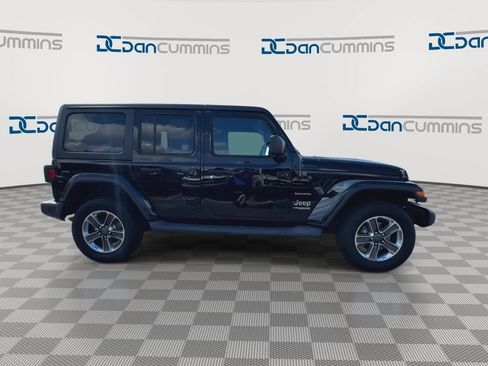Used 2019 Jeep Wrangler Unlimited Sahara AWD/4WD image 2