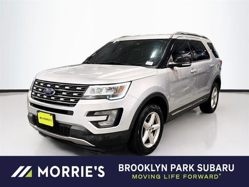 Used 2017 Ford Explorer XLT AWD/4WD image 1