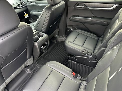 New 2026 GMC Acadia Elevation image 12