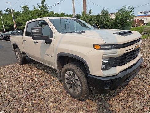 Used 2026 Chevrolet Silverado 2500 Custom w/ Custom Convenience Package AWD/4WD image 1
