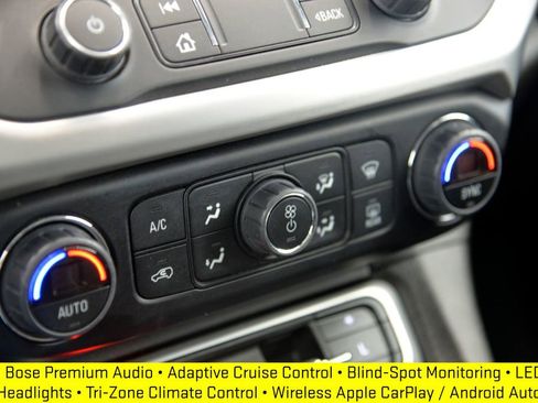 Used 2023 GMC Acadia SLT image 24