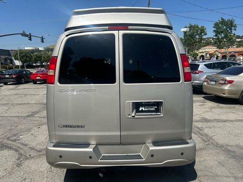 Used 2017 Chevrolet Express 2500 RWD image 4