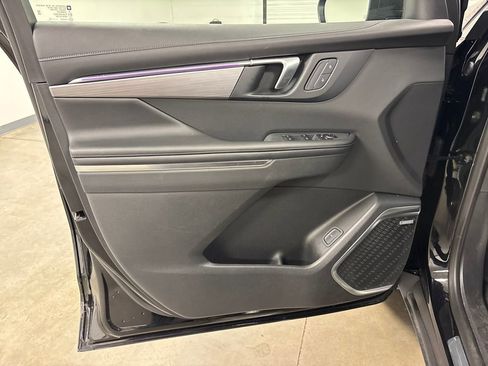 Certified 2025 Buick Enclave Preferred image 23