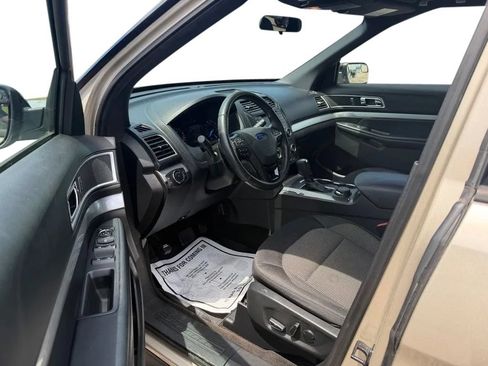 Used 2017 Ford Explorer XLT AWD/4WD image 11