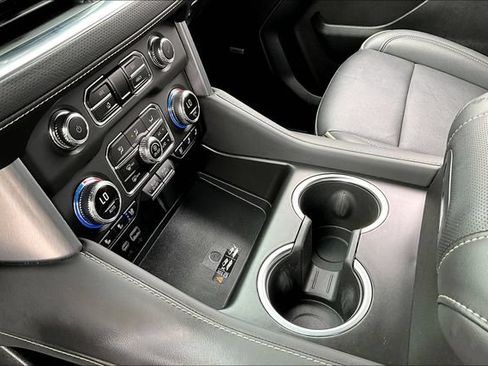 Used 2024 GMC Yukon SLT AWD/4WD image 15