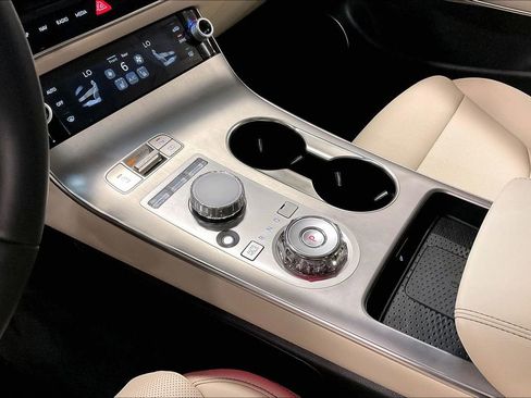 Used 2026 Genesis GV70 2.5T Select image 18