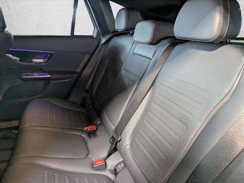 Used 2025 Mercedes-Benz GLC 350e 4MATIC image 18