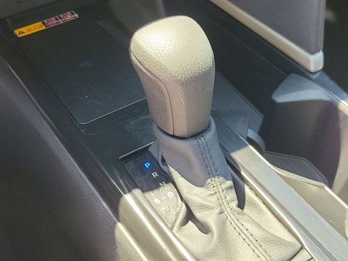 Used 2025 Toyota Camry LE image 28