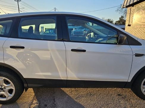 Used 2017 Ford Escape S image 6