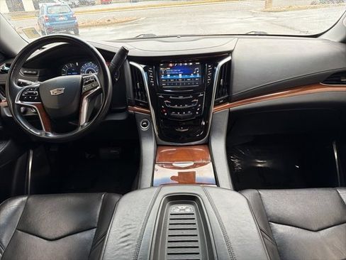 Used 2018 Cadillac Escalade ESV Luxury image 18