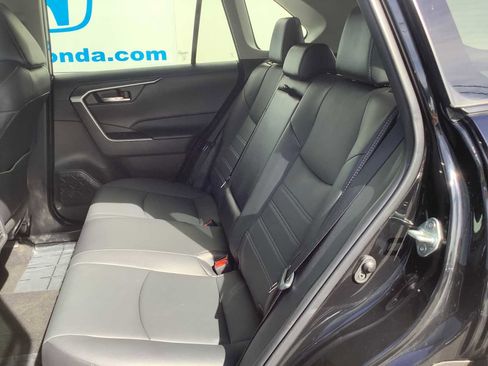 Used 2022 Toyota RAV4 XLE Premium image 9