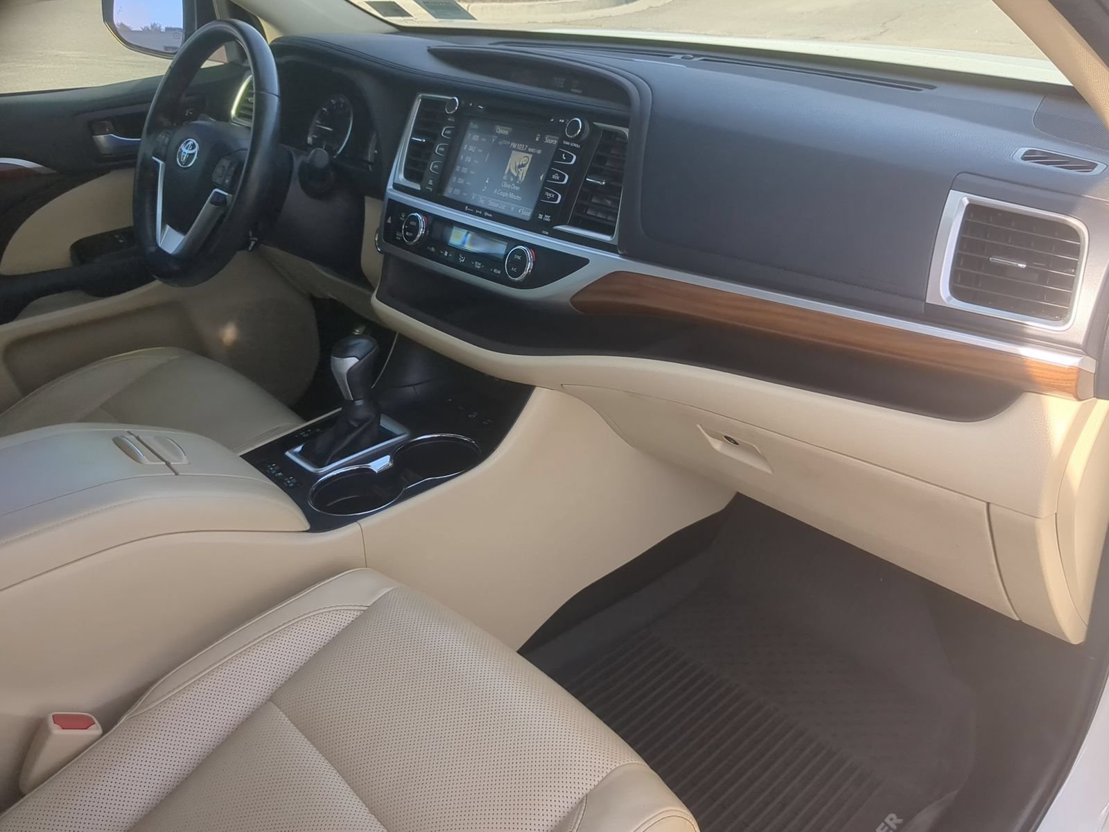 Used 2017 Toyota Highlander Limited AWD/4WD image 39