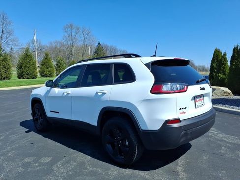 Used 2021 Jeep Cherokee Latitude Plus AWD/4WD image 3