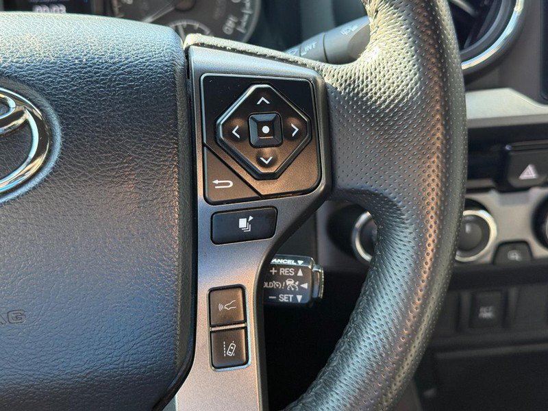 Used 2018 Toyota Tacoma TRD Sport AWD/4WD image 21