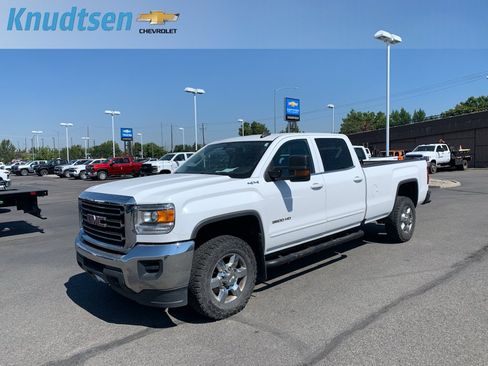 Used 2018 GMC Sierra 3500 SLE AWD/4WD image 3