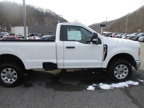 Certified 2023 Ford F250 XLT image 3