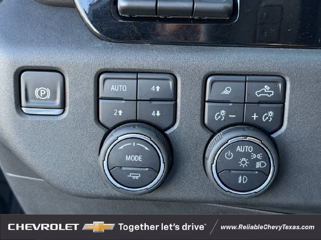 Used 2025 Chevrolet Silverado 1500 ZR2 w/ Technology Package AWD/4WD image 28