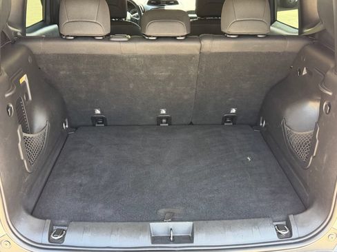 Used 2018 Jeep Renegade Altitude FWD image 6