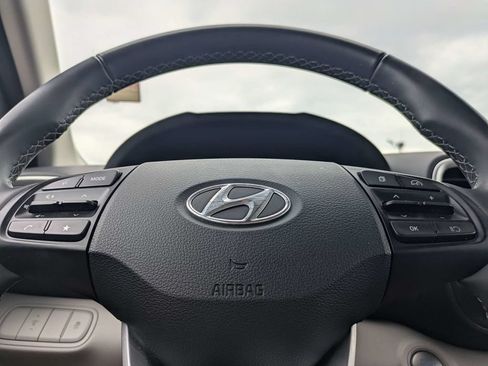 Used 2025 Hyundai Venue SEL FWD image 30