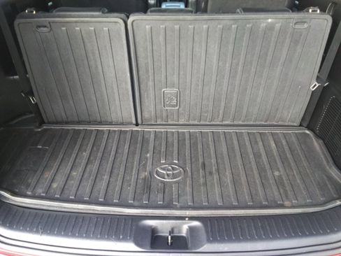 Used 2017 Toyota Highlander AWD V6 image 8