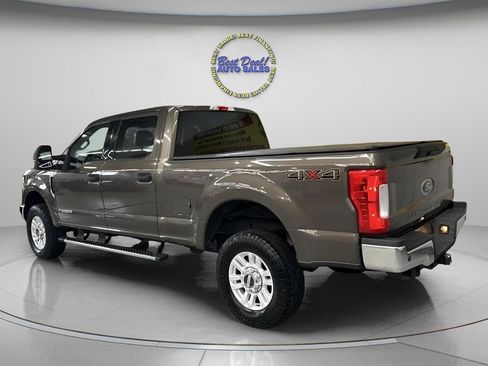 Used 2017 Ford F250 XLT w/ XLT Value Package AWD/4WD image 3