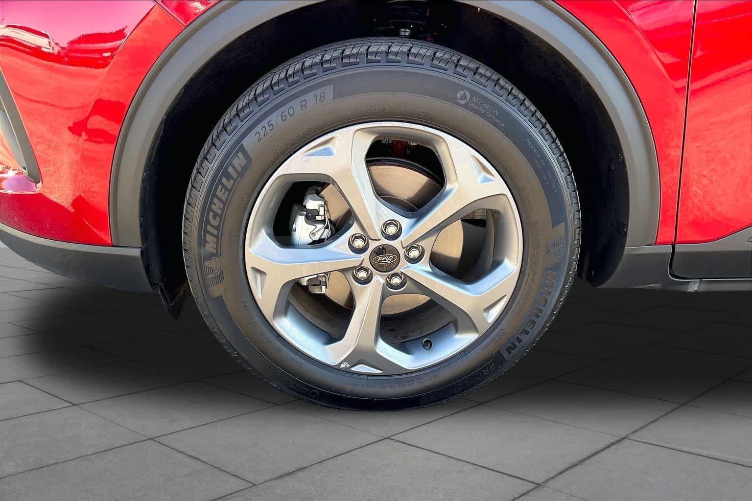 Used 2025 Ford Escape ST-Line FWD image 11