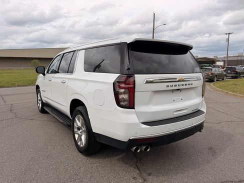 Used 2023 Chevrolet Suburban Premier RWD image 7