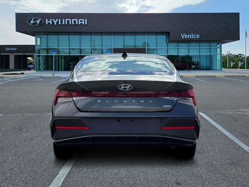 New 2026 Hyundai Elantra Hybrid FWD image 6