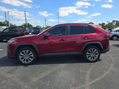 Used 2019 Toyota RAV4 XLE Premium FWD image 6