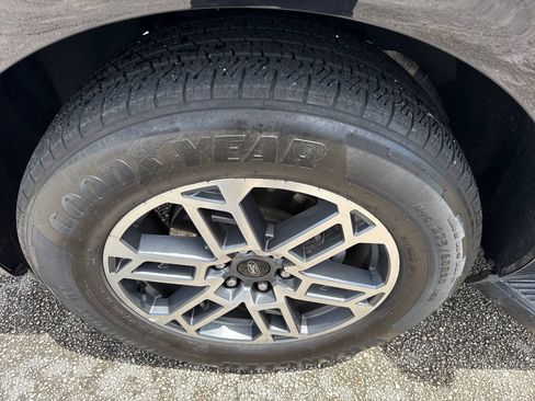 Used 2025 Ford Expedition Active RWD image 14
