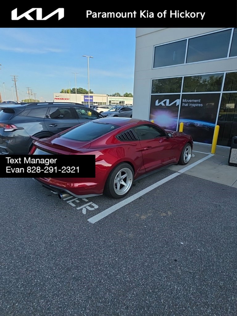 Used 2018 Ford Mustang Coupe RWD image 3