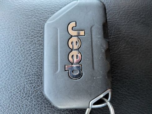Used 2022 Jeep Wrangler Sport AWD/4WD image 25
