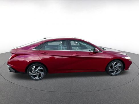 Used 2025 Hyundai Elantra Limited image 16