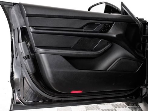 Used 2020 Porsche Taycan 4S image 43